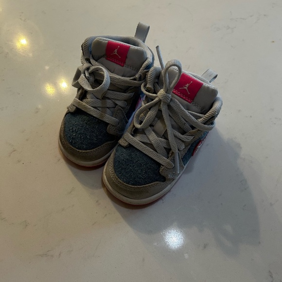 Jordan Kids' Sneakers - Blue and Pink - Picture 2 of 7